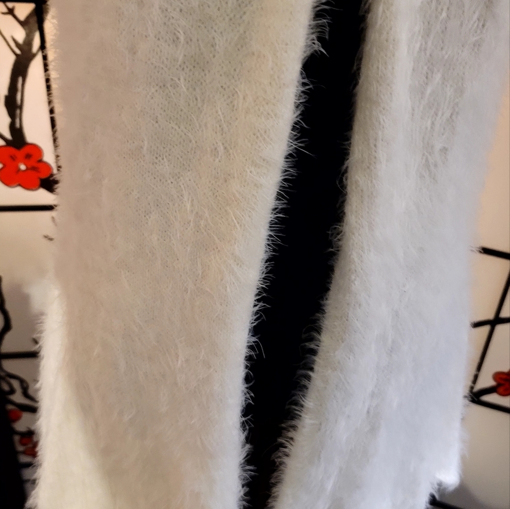 JEANINE PIERRE FUZZY CREAMY LADIES VEST WITH CROCHET BACK/SIZE MEDIUM/ELEGANT - Picture 12 of 13